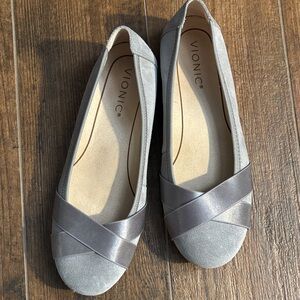 Vionic Women's Silver and Gray Suede Flats 7.5 wide